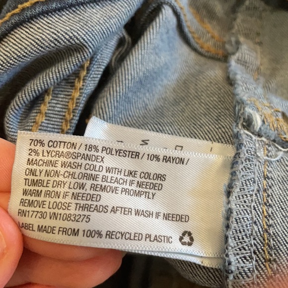 Universal Thread distressed jeans - Picture 5 of 5